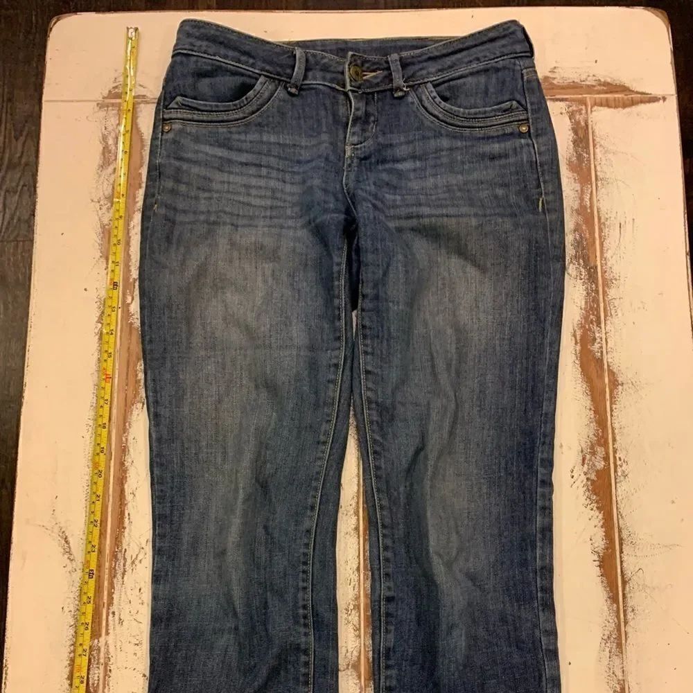 Vera Wang straight leg jeans